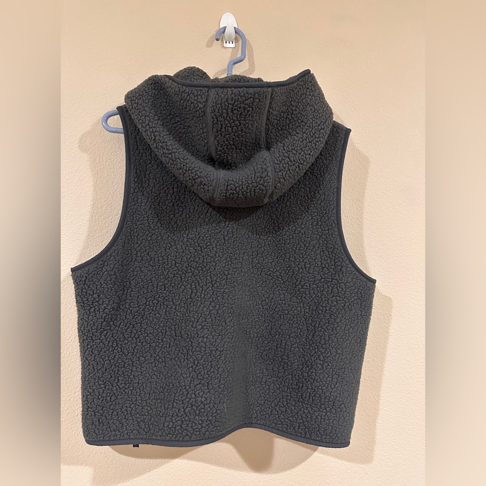 Aritzia Tna Polartec Thermal Pro Boulder Vest Jacket Dark Grey - Size Large - Picture 6 of 6